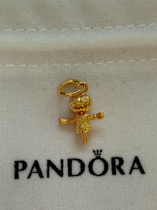 Pandora Jewelry - Pumpkin Scarecrow Dangle Charm
14k gold plating NEW WITHOUT BAG!